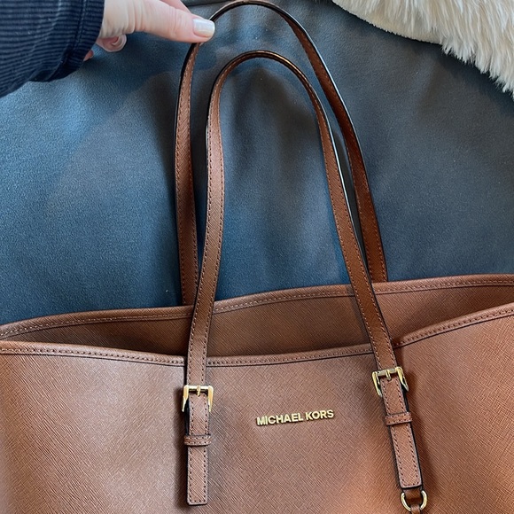 Michael Kors Large Jet Set Tote - Picture 2 of 7